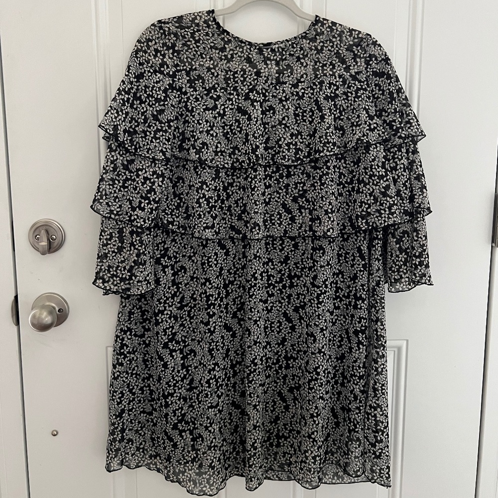 Who What Wear black and white floral layered 3/4 flutter sleeve dress
